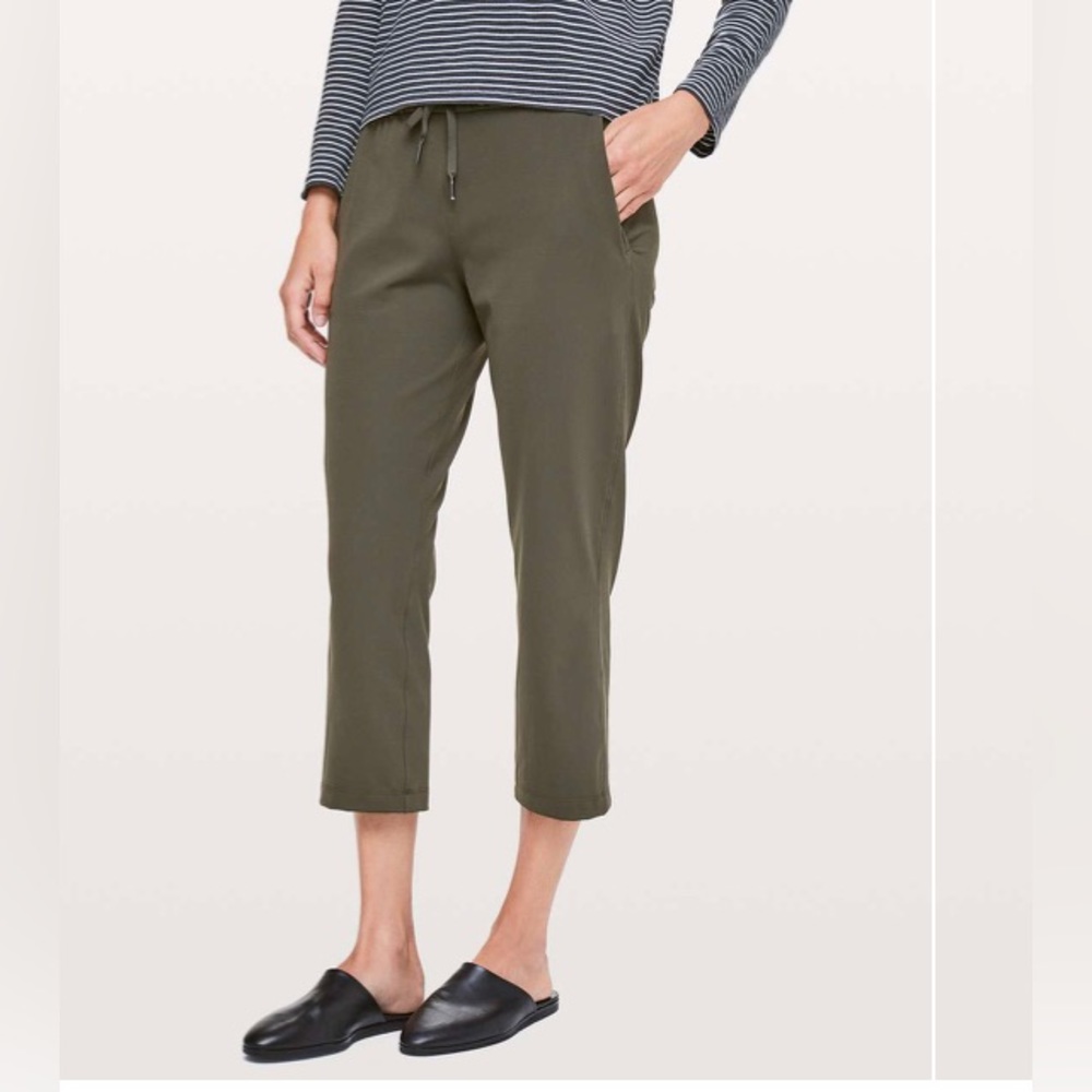 Lululemon On the Fly Crop 23”, Size 4 Dark Olive